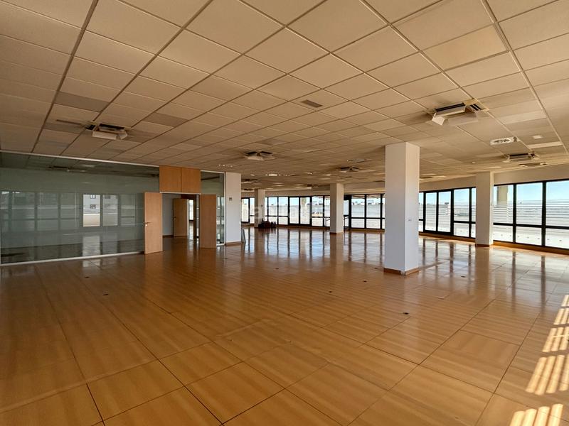 Foto 4a9dd426-87f1-45bc-a5f1-c44b9fdf6443. Location bureau avec parking dans El Cano - Los Bermejales Sevilla