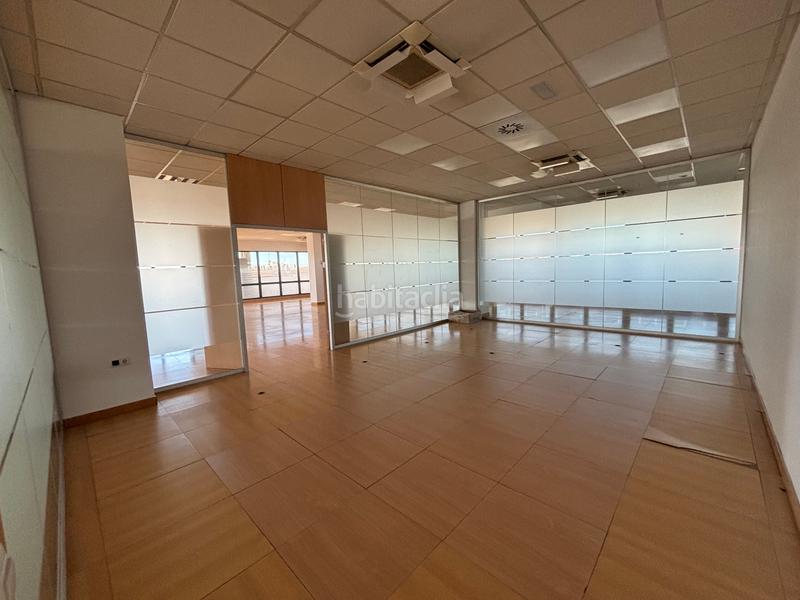 Foto 60e4dc56-3f47-4037-bc9e-eb239b722583. Location bureau avec parking dans El Cano - Los Bermejales Sevilla