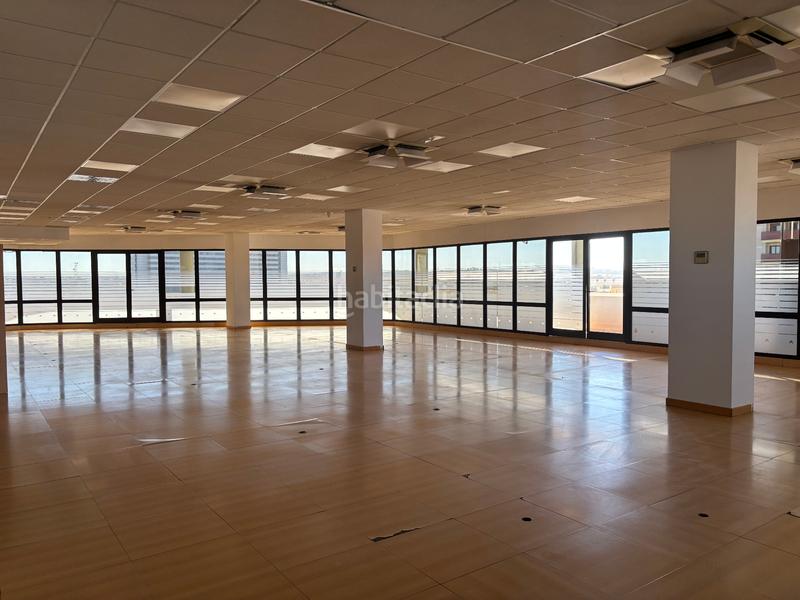 Foto a0a8cf6a-f7a2-485b-8010-e8fe54f24e11. Location bureau avec parking dans El Cano - Los Bermejales Sevilla