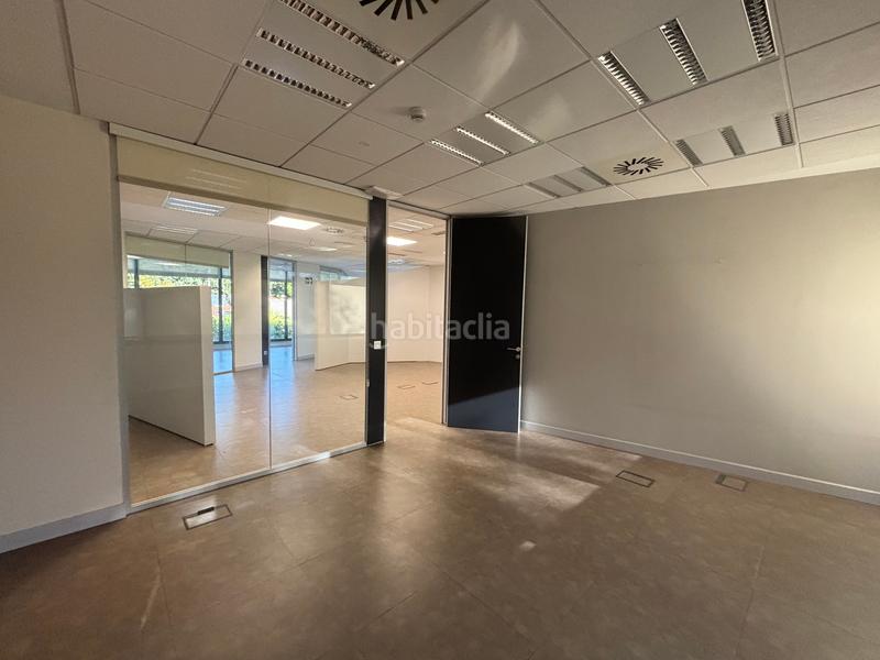 Foto dc548956-1d62-479c-99b1-e5abc124e3df. Affitto ufficio con riscaldamento parcheggio in sector sur - la palmera - reina mercedes Sevilla