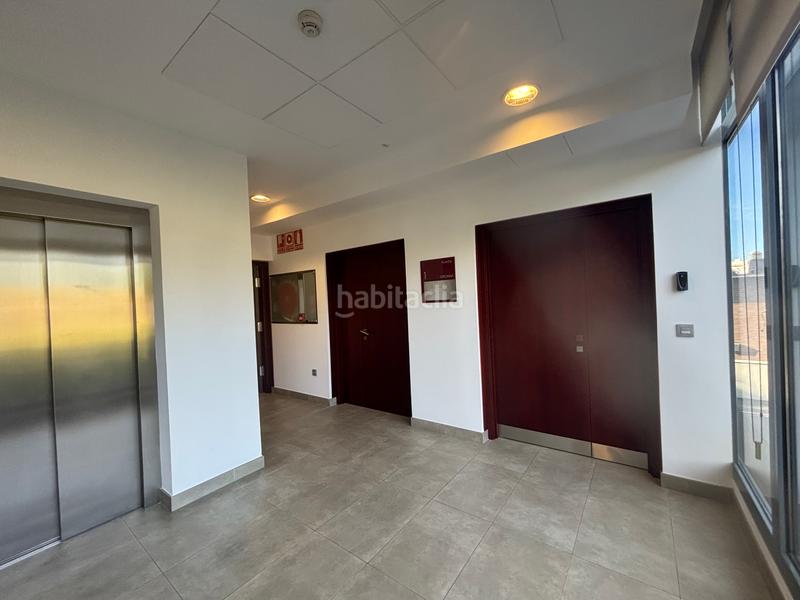 Foto ff3086df-f93c-4eb1-bcec-348234b36e12. Affitto ufficio con riscaldamento parcheggio in sector sur - la palmera - reina mercedes Sevilla