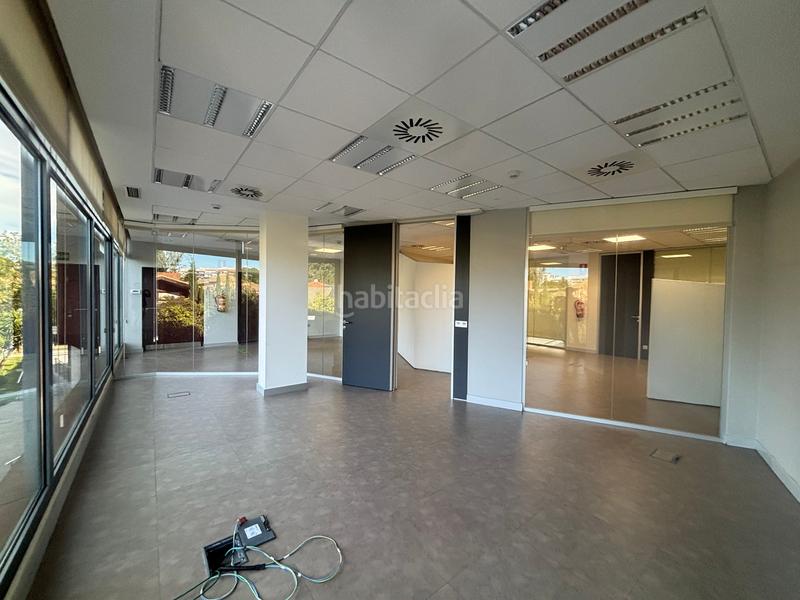 Foto 5ba0fbcf-b436-4d6d-b8b9-e59a4972b122. Lloguer oficina amb calefacció aparcament a sector sur - la palmera - reina mercedes Sevilla