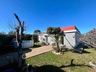 Chalet à Carmona. Venta de chalet y apartamento
