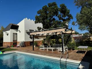 Xalet a Mairena del Alcor. Venta de chalet urbano en mairena del alcor