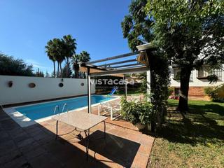 Chalet à Mairena del Alcor. Venta de chalet urbano en mairena del alcor