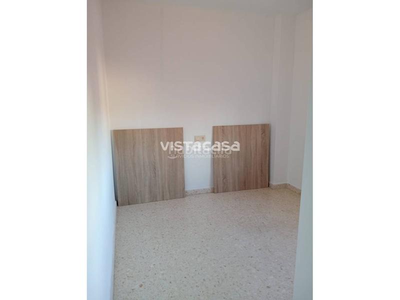 Foto 7c6b0e28-4a4e-40d5-a891-15622826caec. Alquiler piso alquiler de piso capital en Parque Alcosa Sevilla