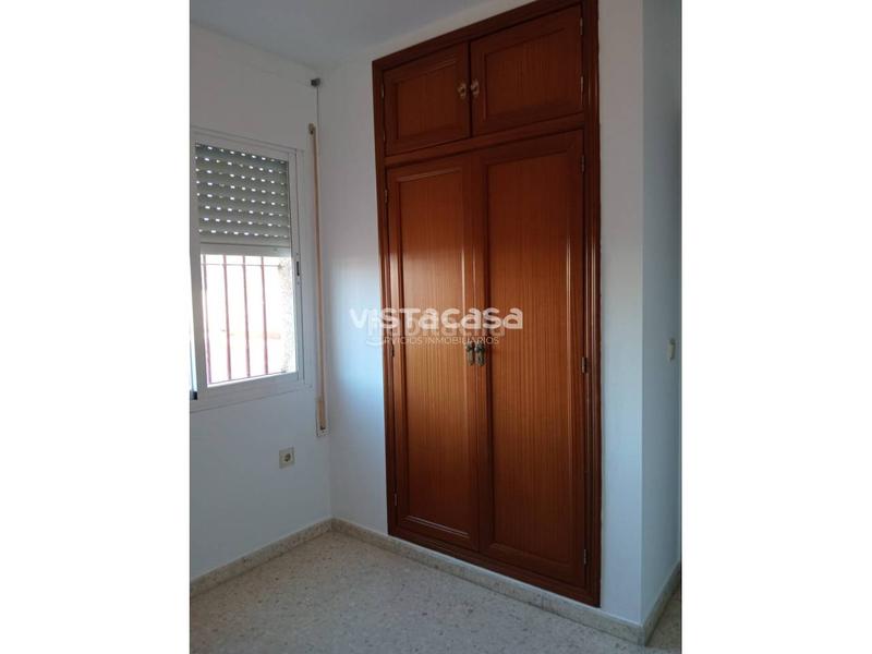 Foto 8749a1bb-b78d-4b0a-8738-f92ce2c10907. Alquiler piso alquiler de piso capital en Parque Alcosa Sevilla