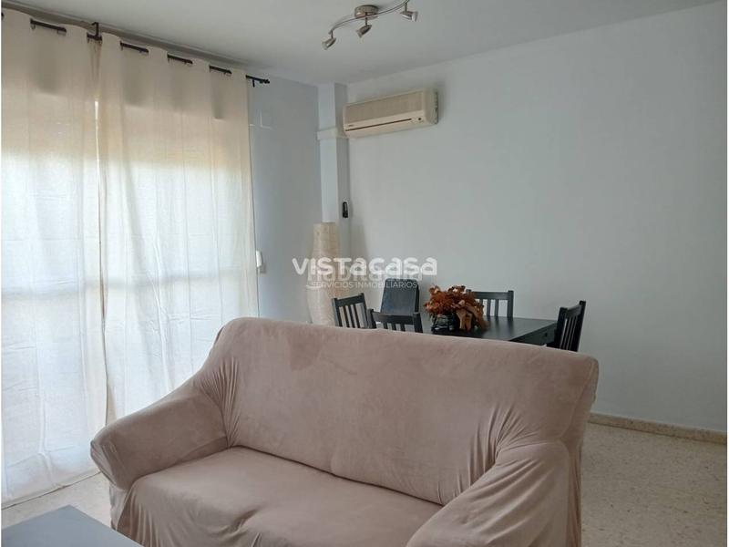 Foto 1a45f21d-9833-4b40-80e3-846113a30cf5. Rent flat with heating parking in Parque Alcosa Sevilla