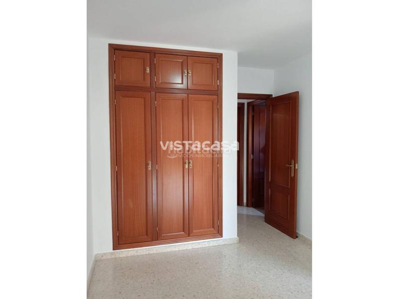 Foto c62bcc4c-ef6f-422e-907c-ec7703b61599. Rent flat with heating parking in Parque Alcosa Sevilla