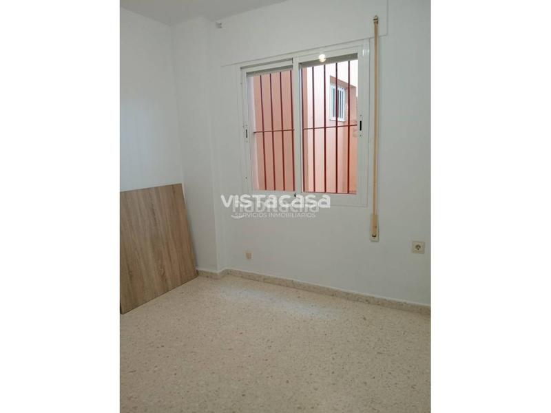 Foto cce7af88-4666-4b1f-8b1e-380a57090cc0. Rent flat with heating parking in Parque Alcosa Sevilla