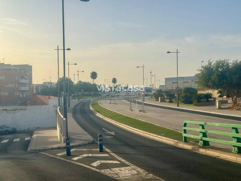 Foto 10043a7f-f975-434b-a013-601b96180424. Terrain industriel dans La Paz Alcalá de Guadaira