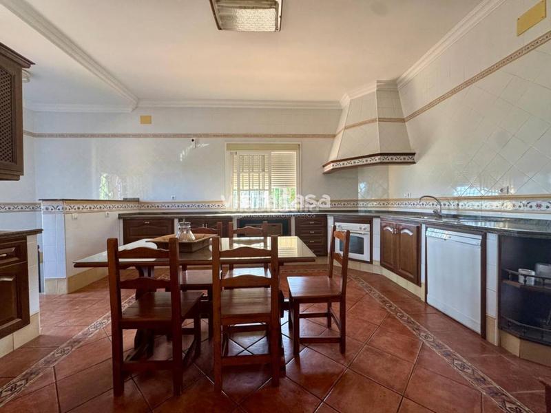 Foto 36f18b54-3ebb-4d17-bcc4-3035104eabc3. Chalet mit parking pool in Mairena del Alcor