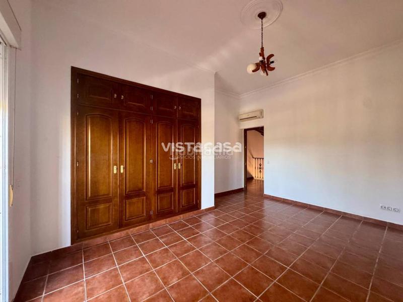 Foto 68735162-c472-4313-9b3d-572dccd1024f. Chalet mit parking pool in Mairena del Alcor