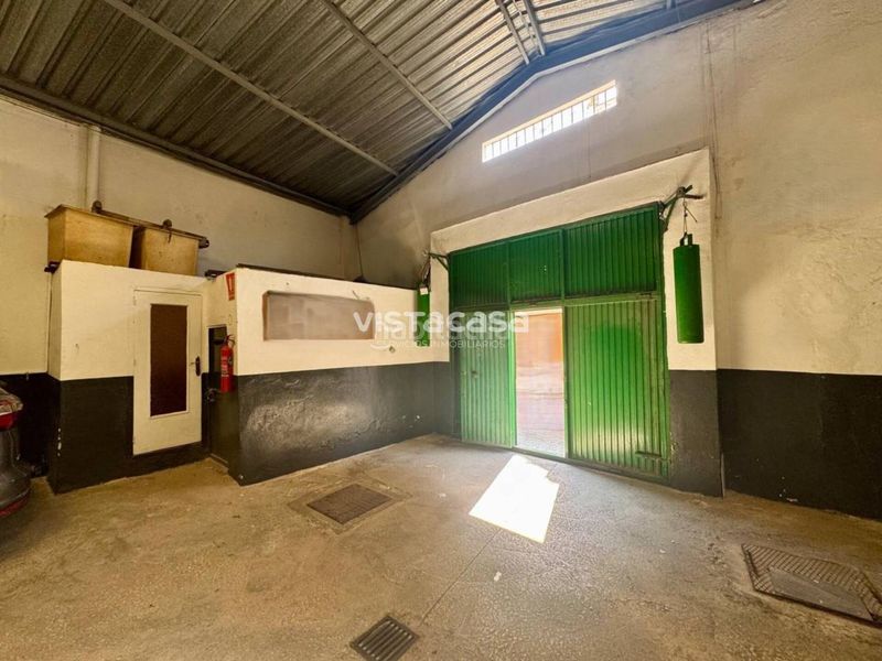 Foto 11e537f9-f9eb-49a0-9411-d33c9c681fcb. Aparcament cotxe a Torreblanca Sevilla