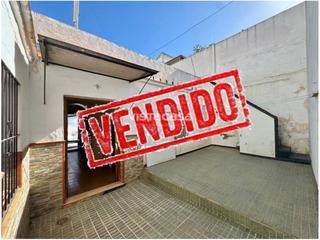 Casa in Mairena del Alcor. Venta de casa con salida y entrada a dos calles en mairena del a