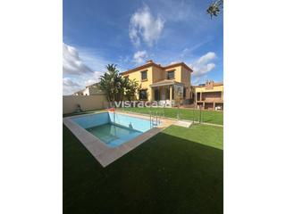 Casa bifamiliare in Mairena del Alcor. Venta de chalet pareado en mairena del alcor