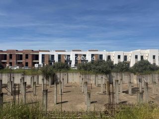 Solar industrial a Avenida Alcalá de Guadaira