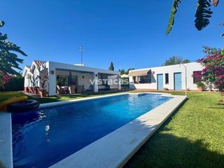 Miete Chalet in Carmona. Alquiler de chalet en urb. privada y urbana