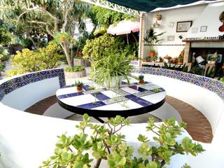 Casa  N/a. Impresionante villa con piscina, jardines tropicales y árboles f