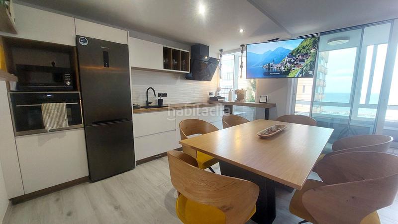 Foto 2d0a4b49-6815-4414-af36-0a57c76bed5f. Apartamento  en primera línea de playa totalmente reformado y modernizado en venta . en Fuengirola