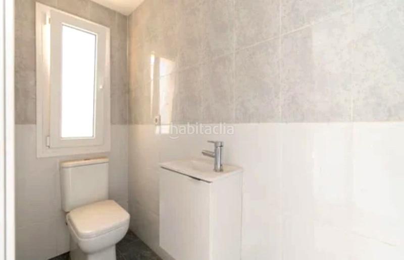Foto a9b45fc5-5f4c-4bf3-b822-918a37bd5644. Casa adosada adosado en venta en Los Boliches en Los Boliches Fuengirola