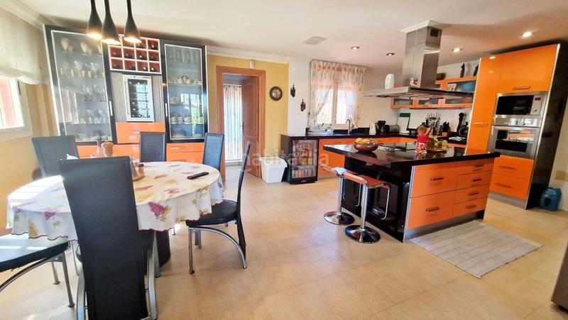 Foto 07f76bf4-dfd8-44e3-8436-64ebd6edddc4. Chalet gran villa en venta en Playamar - Benyamina Torremolinos