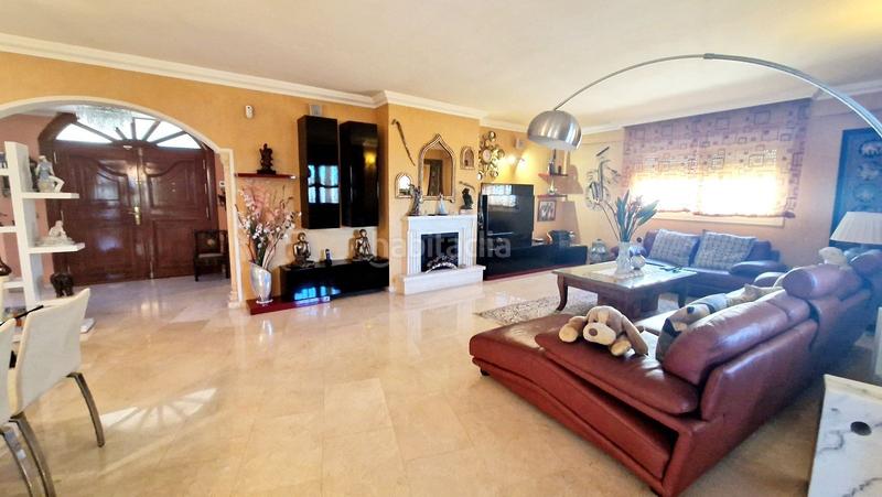 Foto 0ef39c7b-1381-4d88-b287-6cd3d81baaa7. Chalet gran villa en venta en Playamar - Benyamina Torremolinos