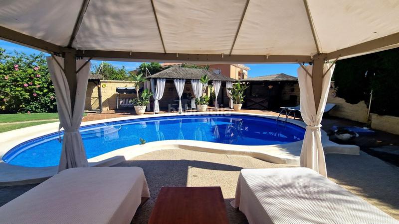 Foto 0f691d1a-0dd5-4213-8cd4-15579db9ef47. Chalet gran villa en venta en Playamar - Benyamina Torremolinos