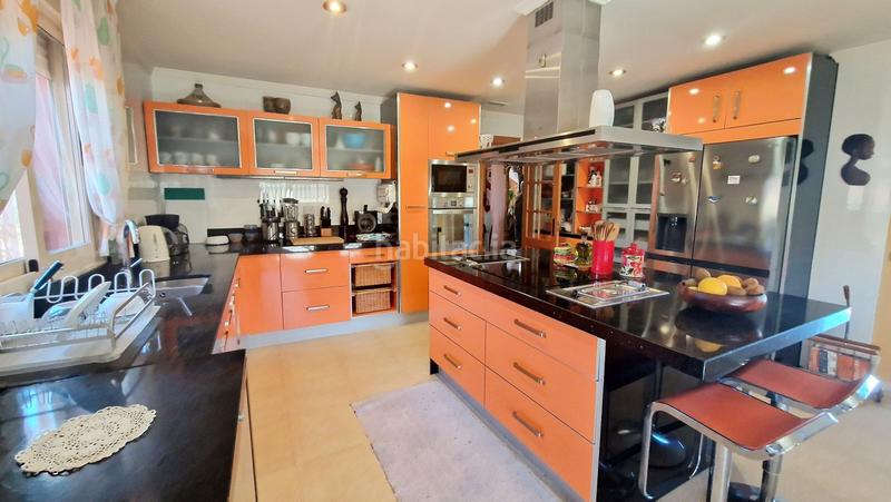 Foto 2d86e295-708d-430a-bb5b-92c66c8bd555. Chalet gran villa en venta en Playamar - Benyamina Torremolinos