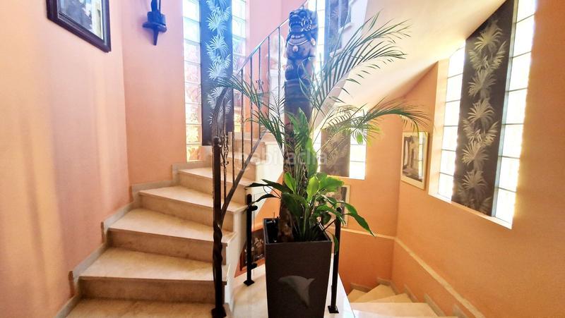 Foto 5418448d-c6a6-439a-bccd-c81c0dc1e1b0. Chalet gran villa en venta en Playamar - Benyamina Torremolinos