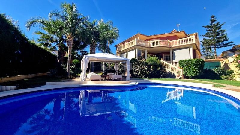 Foto 5824942b-c185-40f8-9ac0-48f5c3ab8fdb. Chalet gran villa en venta en Playamar - Benyamina Torremolinos