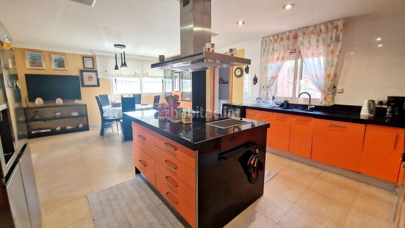 Foto 5f10355b-92e2-416b-8483-e275429295bd. Chalet gran villa en venta en Playamar - Benyamina Torremolinos