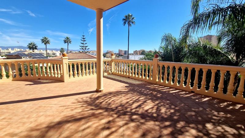 Foto 6ce4edab-a7aa-4a9a-b4a5-938d0697f734. Chalet gran villa en venta en Playamar - Benyamina Torremolinos
