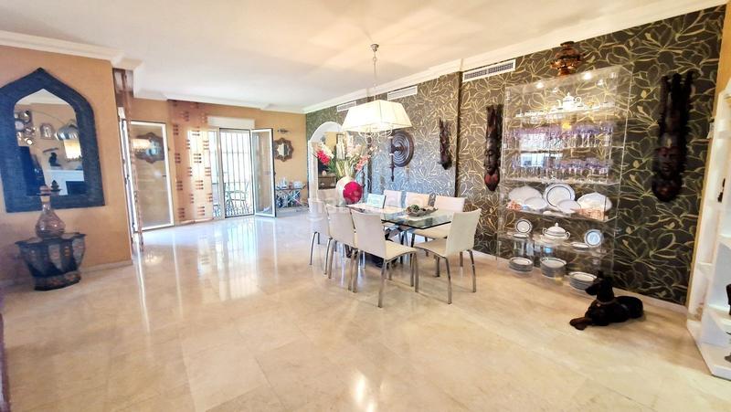 Foto b42b7257-3b62-48ea-9014-15ff19753d06. Chalet gran villa en venta en Playamar - Benyamina Torremolinos
