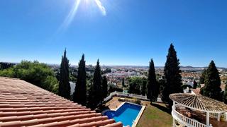 Chalet en Campo de Mijas. Gran villa a la venta con 7 dormitorios, 6 baños, piscina y gara