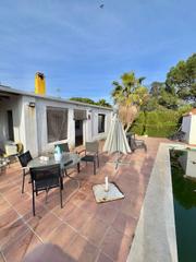 Lloguer Xalet a Carmona. Chalet en alquiler en urbanizaciones, 6 dormitorios.