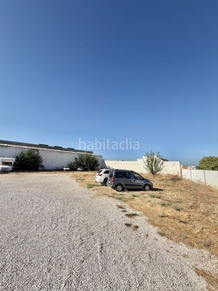Foto bf83c3b7-e806-423c-b79b-9a575f4048e7. Capannone industriale in Salesianos Utrera