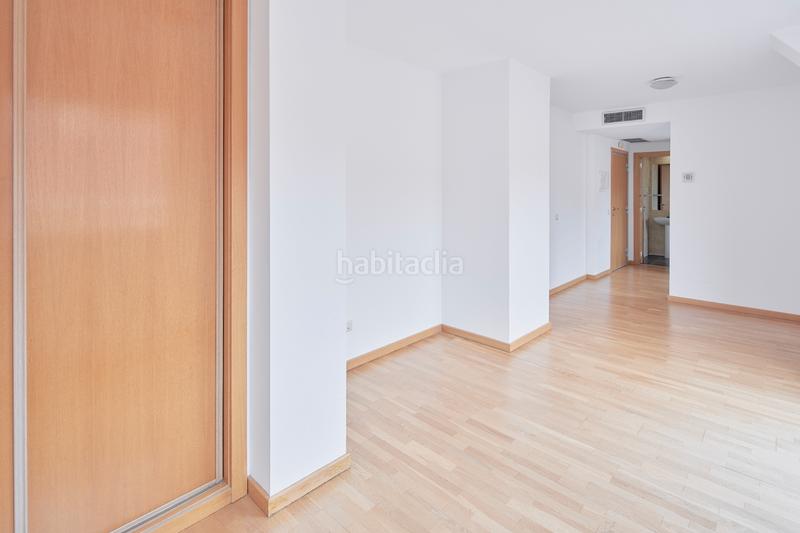 Foto f3f94a78-795f-4e05-a56d-663b1caef86f. Attico con riscaldamento piscina in Butarque Madrid