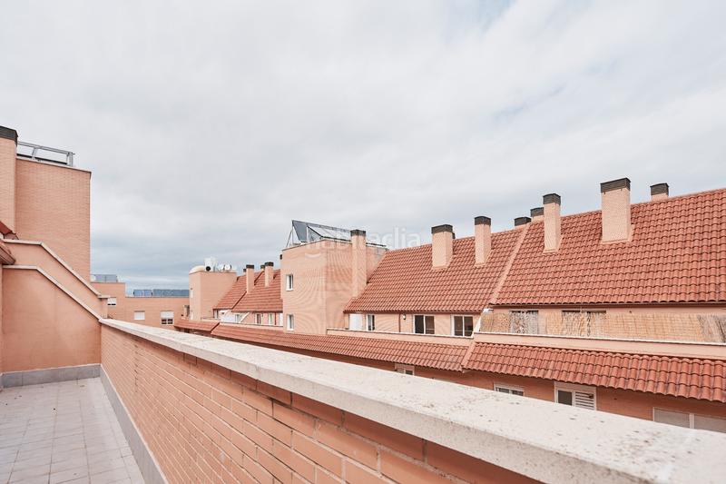 Foto ff600ad0-d19e-4d90-9c0b-01d2cbce9ca3. Attico con riscaldamento piscina in Butarque Madrid