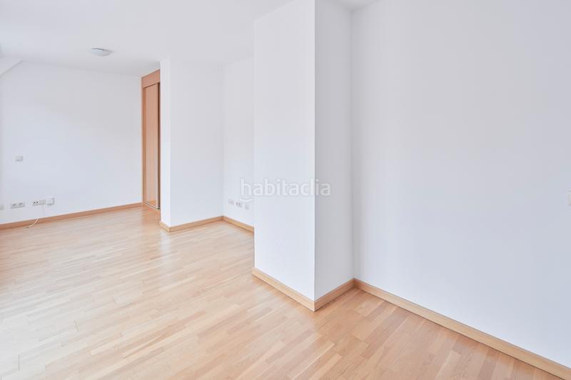 Foto c93e7d06-269e-4769-ad6c-0b8de9164155. Penthouse with heating pool in Butarque Madrid