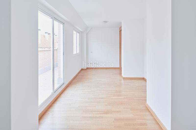 Foto ce3d3ad8-9a21-4fcd-8dc5-bfcee1e00339. Penthouse with heating pool in Butarque Madrid