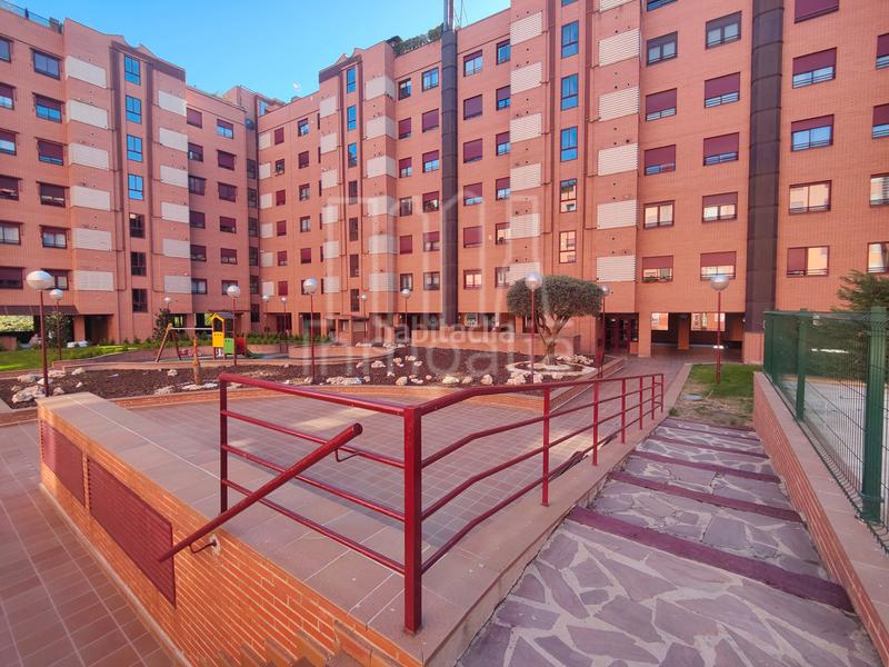 Foto 28e816aa-9503-4536-8351-a69714f66998. Rent flat with heating pool in Media Legua Madrid