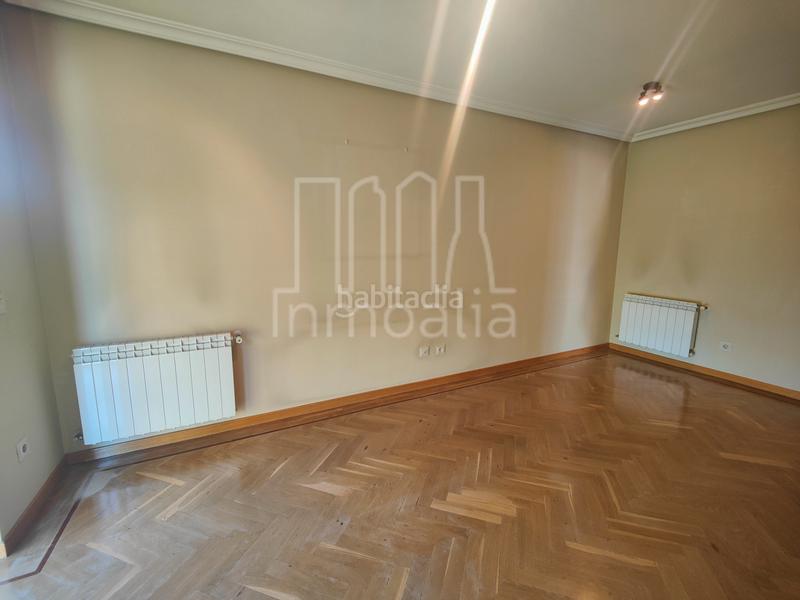 Foto 65873dcc-f8f7-44c7-91a4-a806540c4559. Rent flat with heating pool in Media Legua Madrid