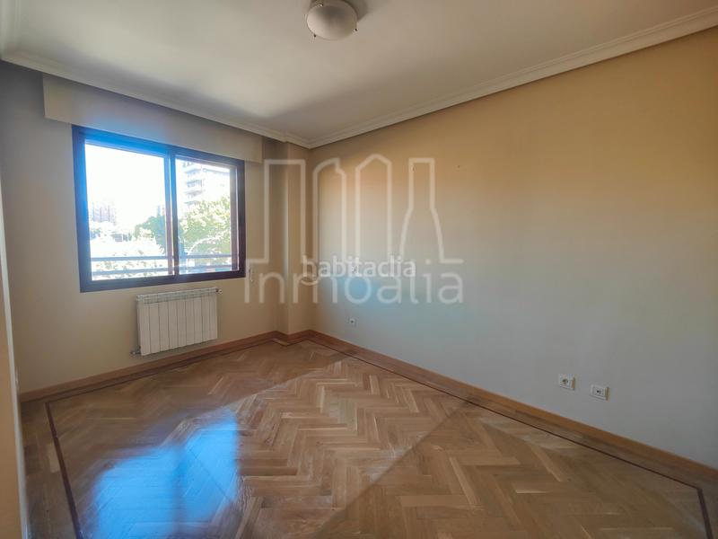 Foto a411b0ae-02c5-44bb-9936-fdd9b7218028. Alquiler piso en Media Legua Madrid