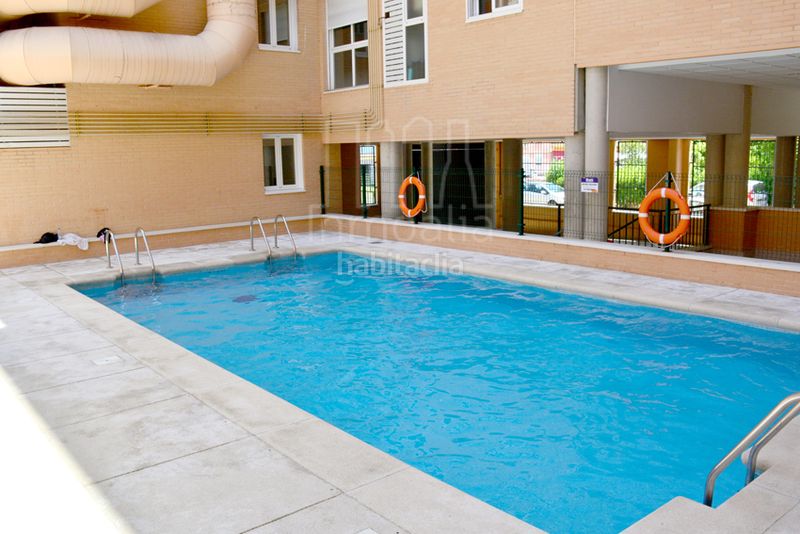 Foto c58d5ff9-c2fd-42ab-a617-847684a7d9e3. Pis amb calefacció piscina a Butarque Madrid