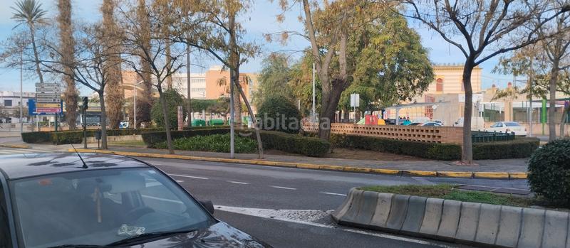 Foto bc9feb1d-6ff2-4ae2-8e8d-e5a2eb9454c4. Parking voiture dans calle manuel calvo leal 8 dans Dos Hermanas