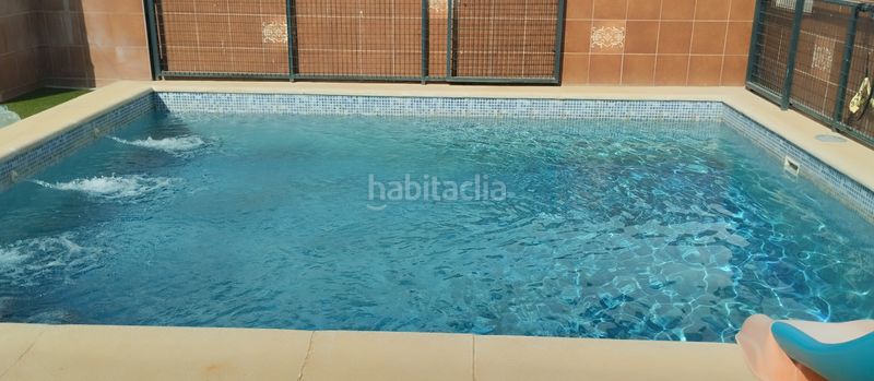 Foto 5a6c5a51-d14a-4c3b-bc66-b5f0e05ef800. Chalet magnifica parcela con piscina no hipotecable en Dos Hermanas