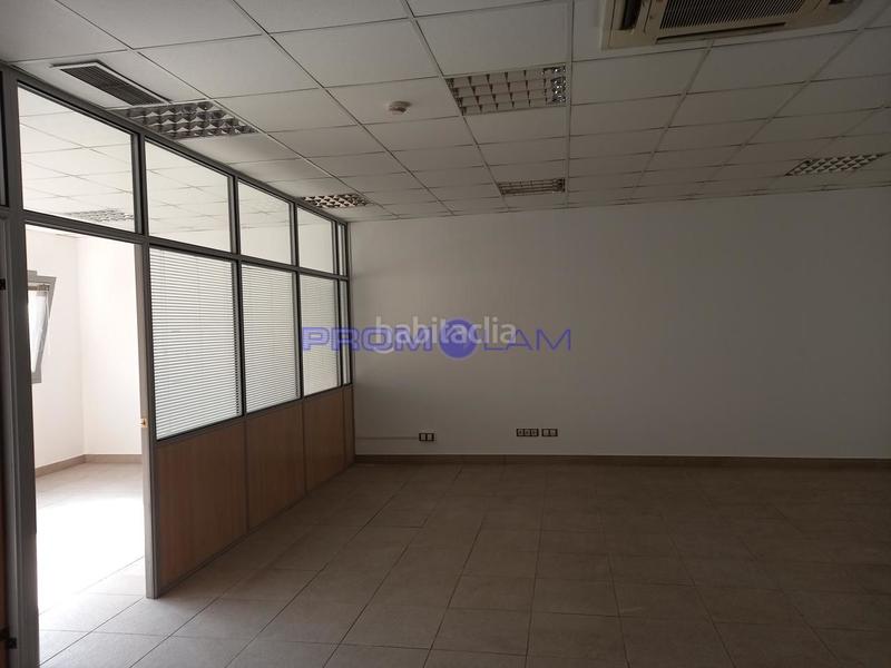 Foto 041ce0ba-8991-434d-b7df-41068f2a0f04. Office space in Avenida Juan Diego Bormujos