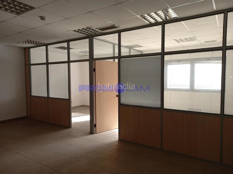 Foto 3f0b88a4-424c-49cf-a306-fa6ae5709ce3. Office space in Avenida Juan Diego Bormujos