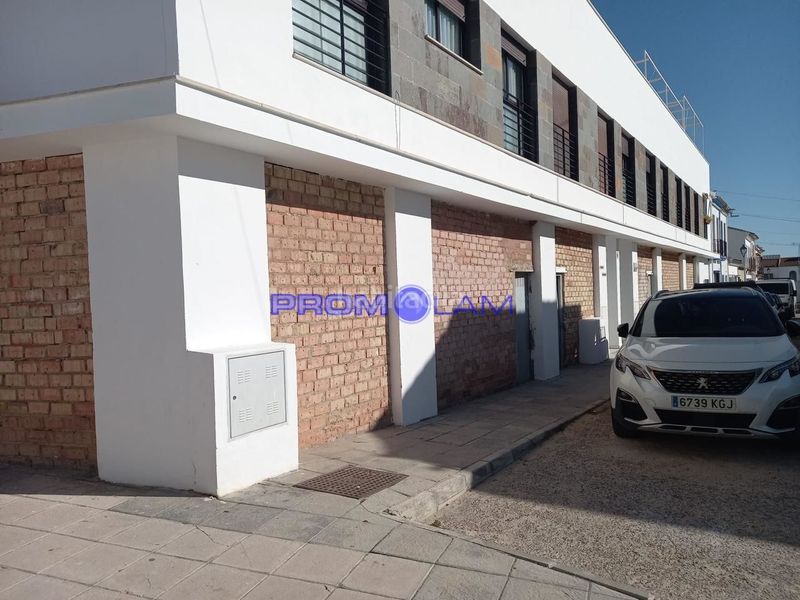 Foto db9a0d78-cc28-47fb-88d5-c1d6bab39fce. Geschäftsraum in Pilas